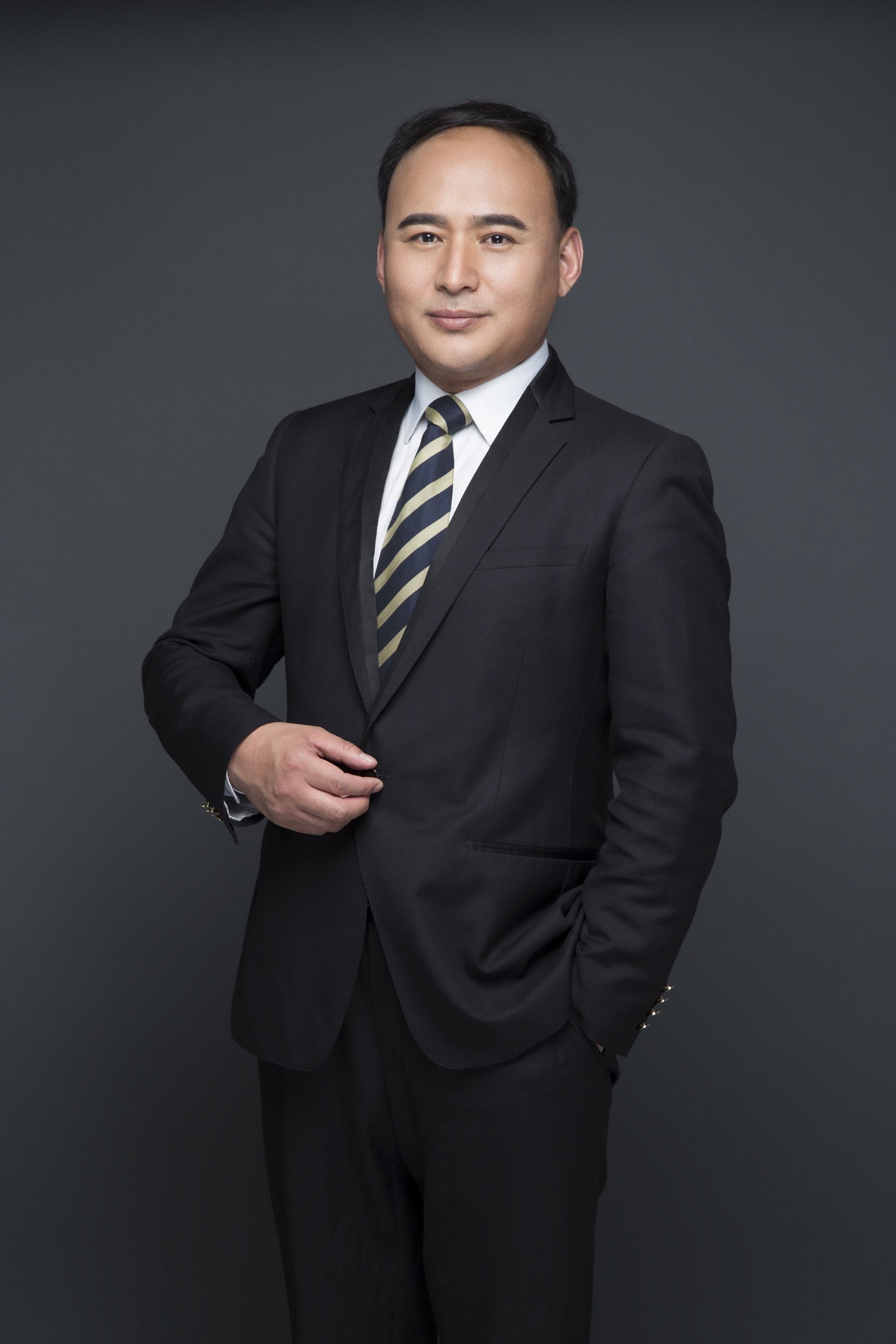 饶刚 灯光与摄影艺术负责人